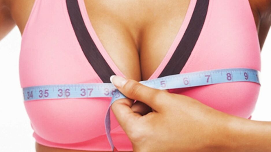medida de los senos con un centímetro
