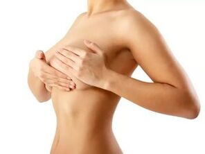El masaje es útil para el pecho femenino y contribuye a su aumento. 